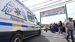 Saldırı sonrası olay yerine gelen bir ambulans