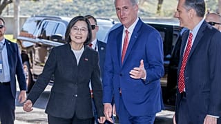 El republicano Kevin McCarthy da la bienvenida a la presidenta de Taiwán Tsai Ing-wen