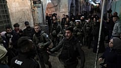 Έφοδος αστυνομικών στο τέμενος Αλ Ακσά