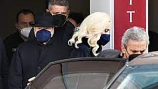 Berlusconi e consorte all'uscita dal San Raffaele - gennaio 2022