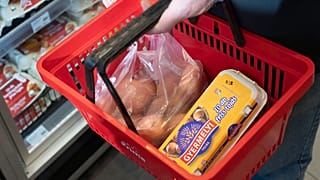Egyre kevesebb áru kerül a kosárba