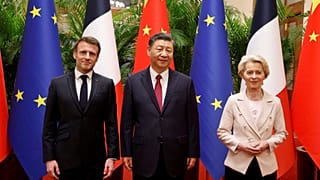 Emmanuel Macron, presidente francês, com homólogo chinês, Xi Jinping, e presidente da Comissão Europeia, Ursula von der Leyen, em Pequim, China