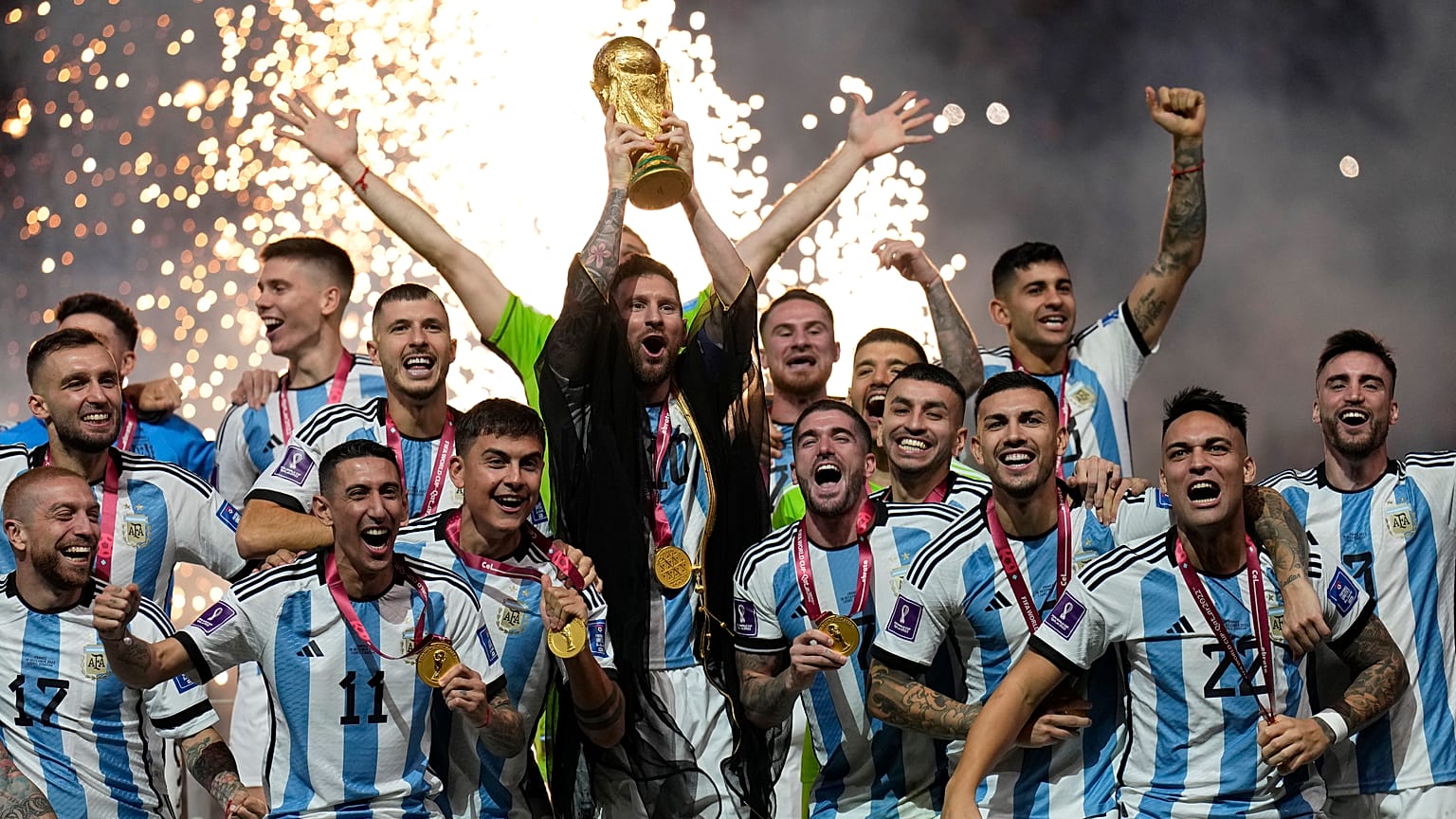 المنتخب الأرجنتيني يحتل المركز الأول في ترتيب الفيفا بعد تتويجه بلقب مونديال قطر 2022 للمرة الثالثة في تاريخه.