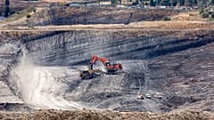 No mundo, mais de 2.400 centrais alimentadas a carvão estão em funcionamento. Todas precisam de fechar nos próximos 17 anos para se poder cumprir os objectivos climáticos