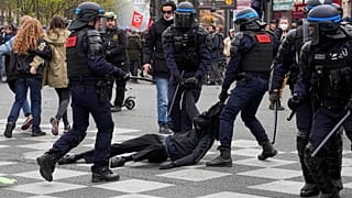 Разгон протестующих в Париже французской полицией