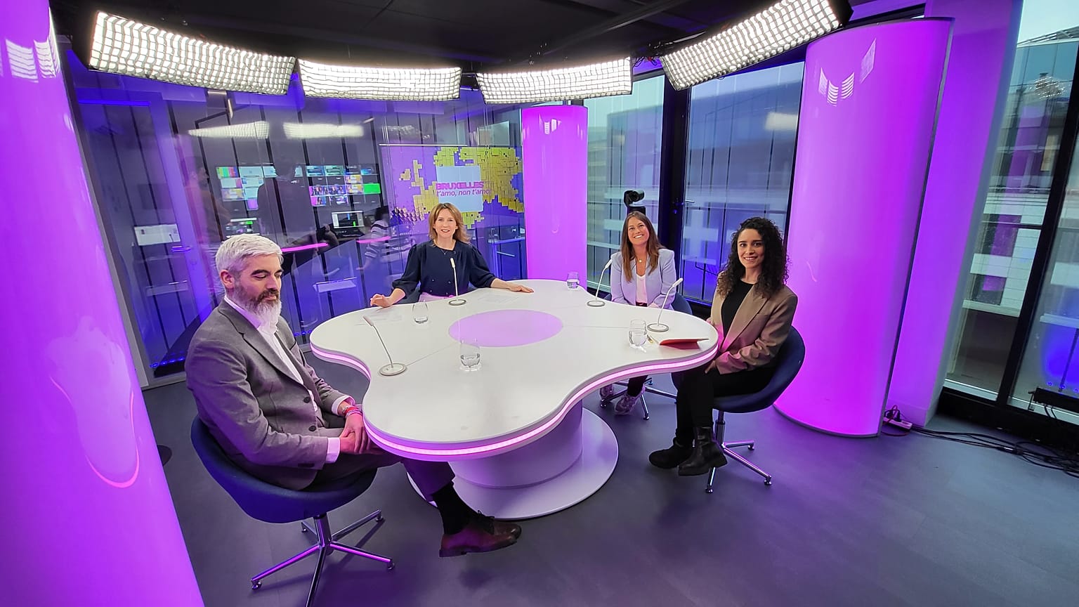 Méabh Mc Mahon con Ignasi Centelles, Tamara Atienzar de Radio Alma y María García Zornoza.