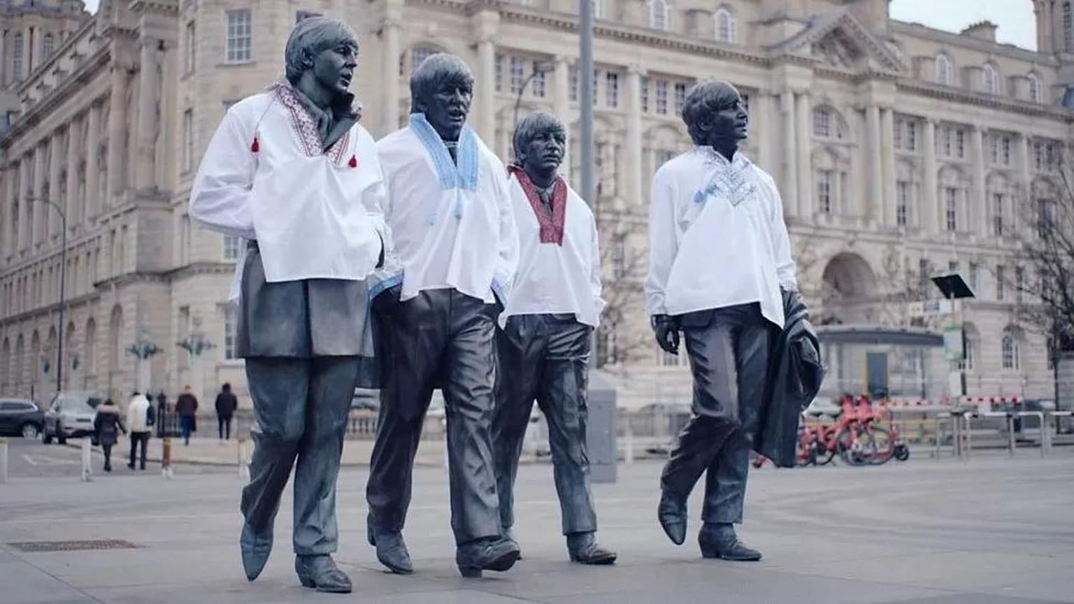 Os Fab Four acabam de ser remodelados com a adição de Vyshyvankas