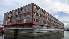La barge, nommée "Bibby Stockholm", sera amarrée dans le port de Portland