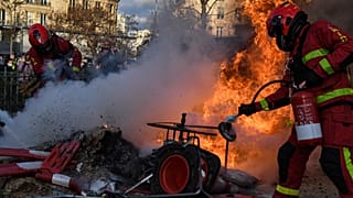 Incidenti in diverse città francesi. Il Ministero dell'interno francese riporta centinaia di fermi e di agenti feriti