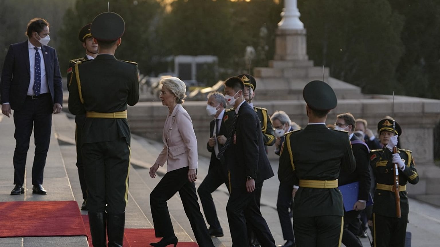 La presidente della Commissione europea, Ursula von der Leyen, in Cina