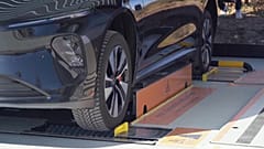 Замена батареи на своп-станции производится автоматически