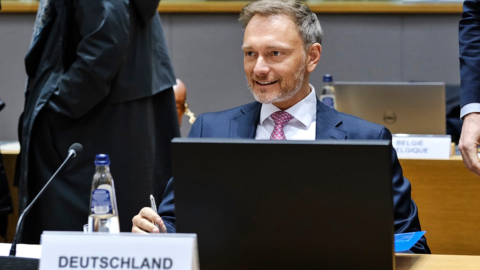 German Finance Minister Christian Lindner is pushing for minimum debt reduction targets for EU countries that exceed the 60% threshold.