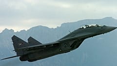 Fotónk illusztráció: MiG-29-es repül a salzburgi repülőtér felett