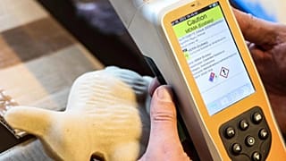 Checks on mail order parcels leaving Belgium have become easier with introduction of hand-held scanners 