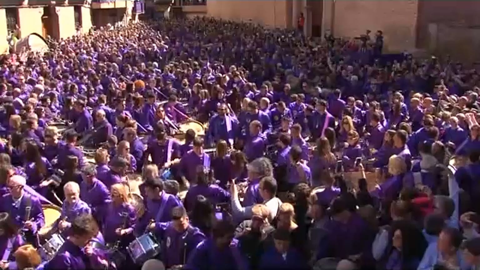 La rompida de la hora de Semana Santa en la ciudad turolense de Calanda (España).