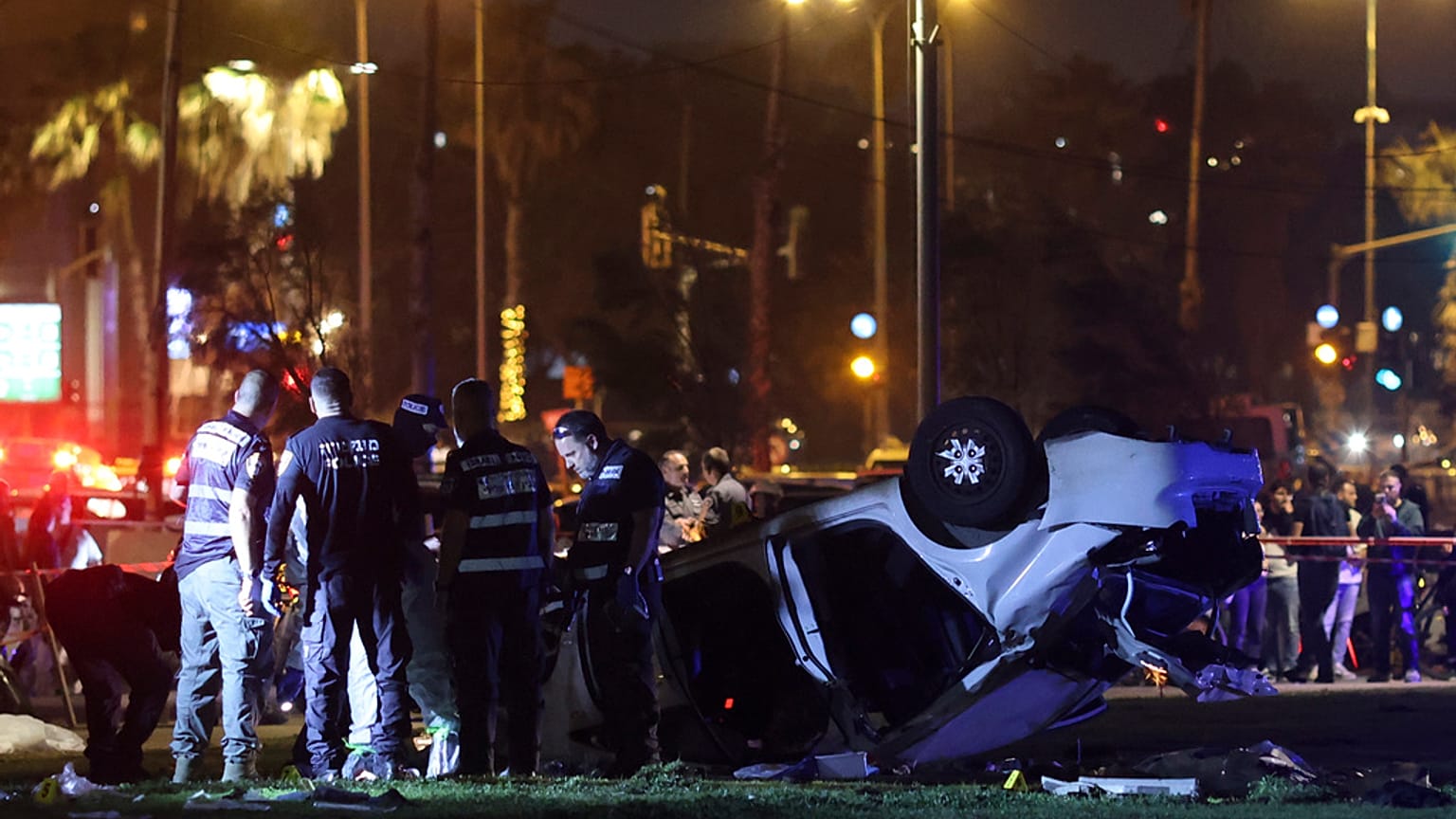 L'auto dell'attentatore che ha travolto i passanti sul lungomare di Tel Aviv, Israele