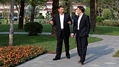 Hszi Csin-ping kínai és Emmanuel Macron francia elnök Kantonban