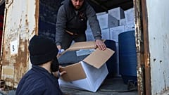 De l'aide humanitaire arrive aux zones sinistrées par le séisme en Turquie