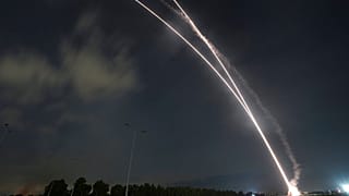A kép illusztráció - egy 2022-es rakétamozgás a gázai határnál - Israeli Gaza border, Israel, Saturday, Aug. 6, 2022.