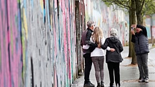 "Friedensmauern" trennen noch immer Protestanten und Katholiken in Belfast