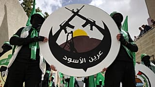 قالت المجموعة "رسالتنا لكل خائن باع دينه وضميره وشرفه ووطنه". 