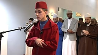  اجتمعت الجالية المغربية إلى جانب الجالية العربية والإسلامية لأداء صلاة التراويح