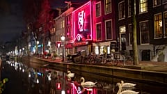 Das Rotlichtviertel Amsterdams ist ein Magnet für viele Touristen.