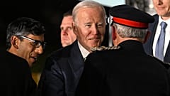 Джо Байден прибыл на остров Ирландия с четырёхдневным визитом, официальная программа началась с посещения британского Ольстера.