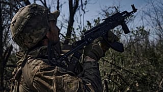 Ukrán katona a bahmuti fronton