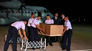 استقبال الرفات في المطار