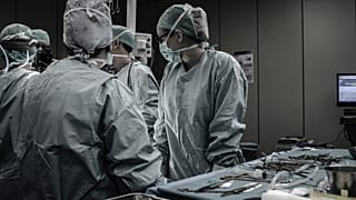 22 Prozent der spanischen Patient:innen warten seit mehr als sechs Monaten auf eine Operation.