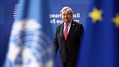 Guterres ENSZ-főtitkár az Európai Unió kétnapos brüsszeli csúcstalálkozójának nyitó ülésére érkezik 2023. március 23-án