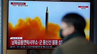 Imagens do lançamento do míssil balístico da Coreia do Norte para o Mar do Japão