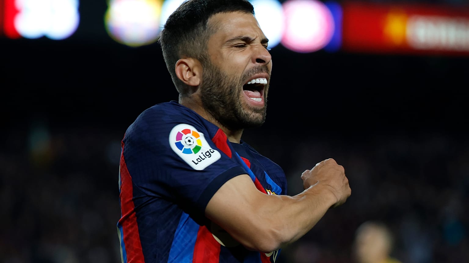 لاعب برشلونة جوردي ألبا أثناء المباراة أمام جيرونا في العاشر من نيسان/أبريل