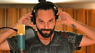 El actor argentino Alejandro Graue en un estudio de doblaje