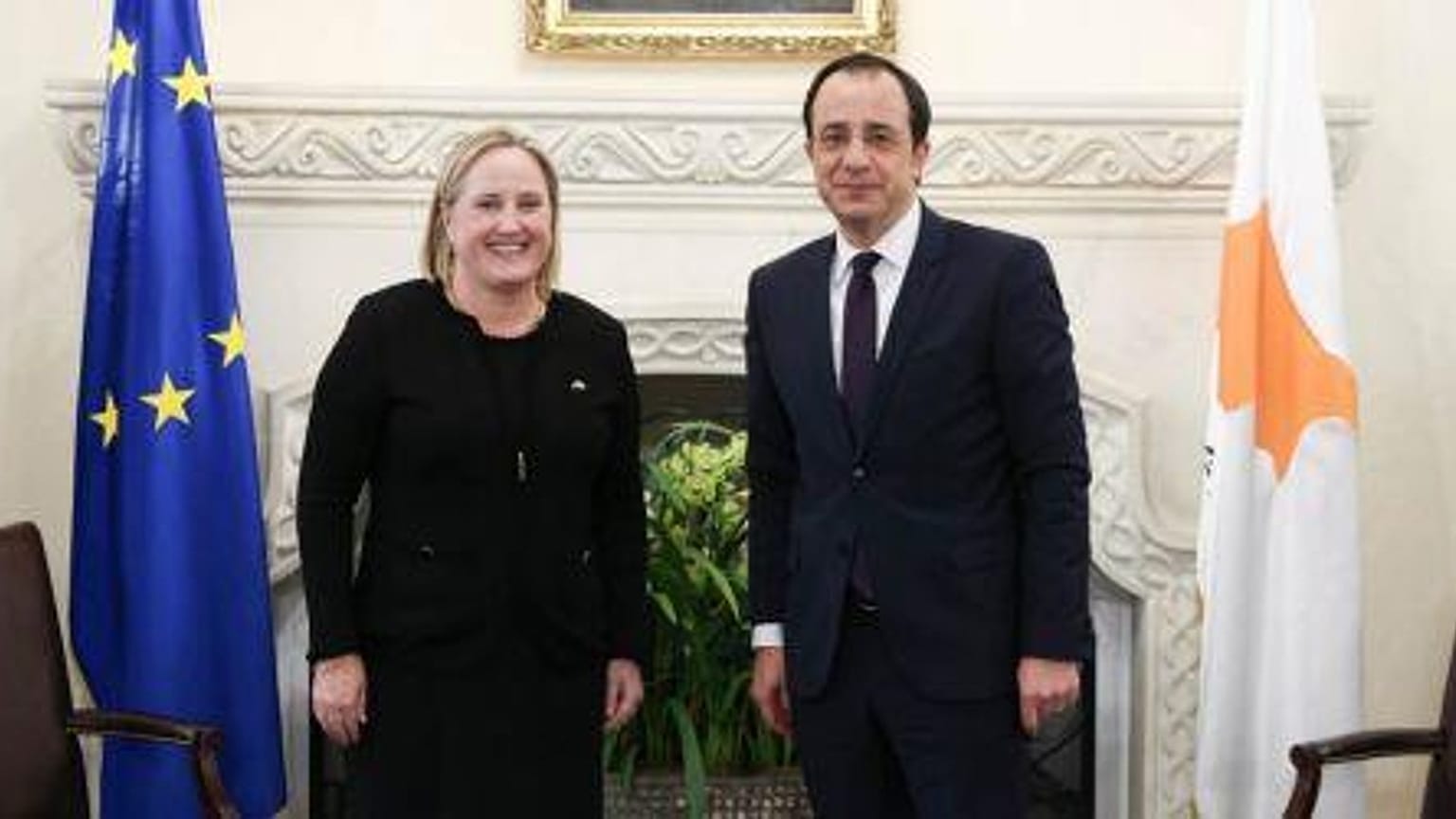 Ο Πρόεδρος της Κυπριακής Δημοκρατίας Νίκος Χριστοδουλίδης με την πρέσβυ των ΗΠΑ στην Κύπρο Τζούλι Φίσερ
