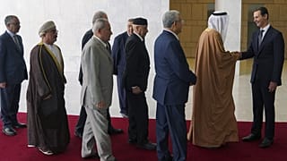 صورة للأسد خلال استقباله وفداً عربياً في دمشق في فبراير - شباط الماضي