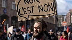 Milhões de franceses têm protestado nas ruas contra a lei