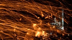 Το έθιμο του ρουκετοπόλεμου στο Βροντάδο της Χίου