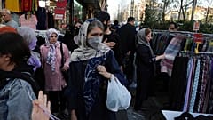 Sokaklarda, işletmelerde ve arabalarda başörtüsü kurallarına riayet edilmesine yönelik hazırlanan uygulama bugün itibarıyla yürürlüğe girdi