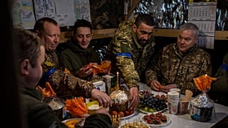 Πασχαλινό τραπέζι στο μέτωπο για τα ουκρανικά στρατεύματα