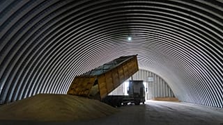 La UE ha suspendido los derechos de importación y los contingentes a las exportaciones ucranianas al bloque, incluidos los cereales.