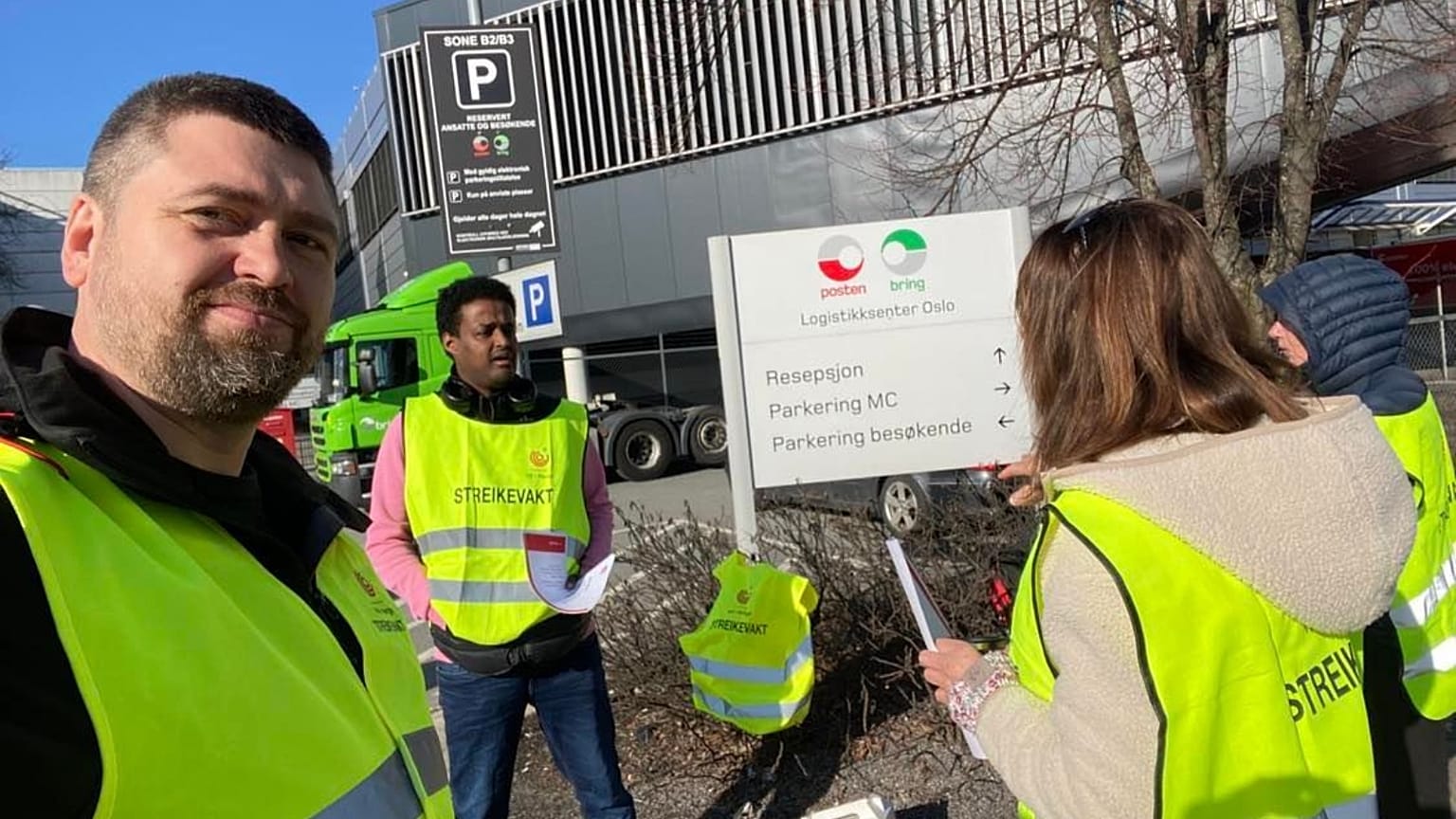 Striking workers belonging to the LO trade union, in Oslo, 17 April 2023