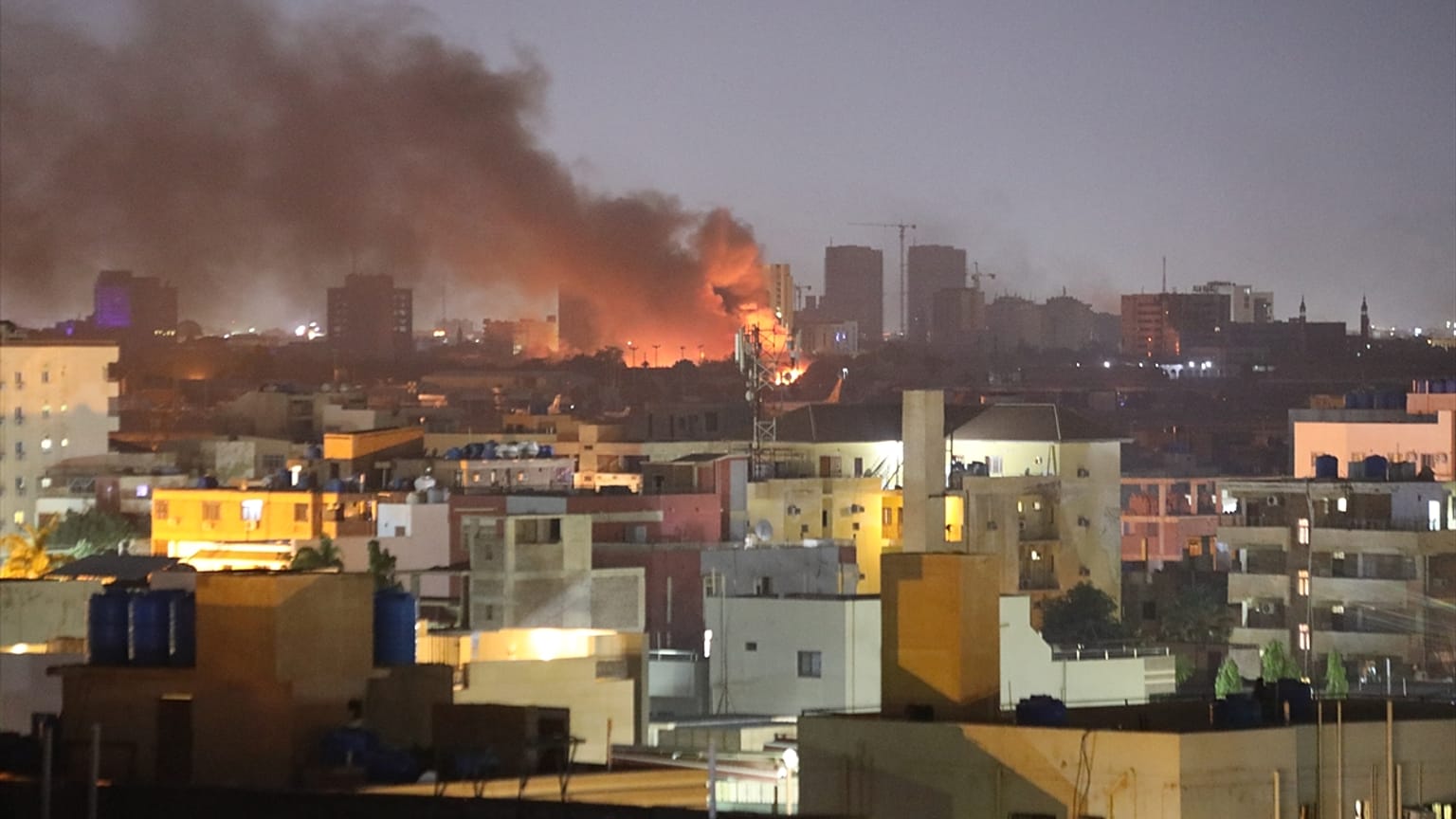 Sudan'da ordu ile isyancı ilan edilen paramiliter güç Hızlı Destek Kuvvetleri (HDK) arasındaki çatışmalar devam ediyor