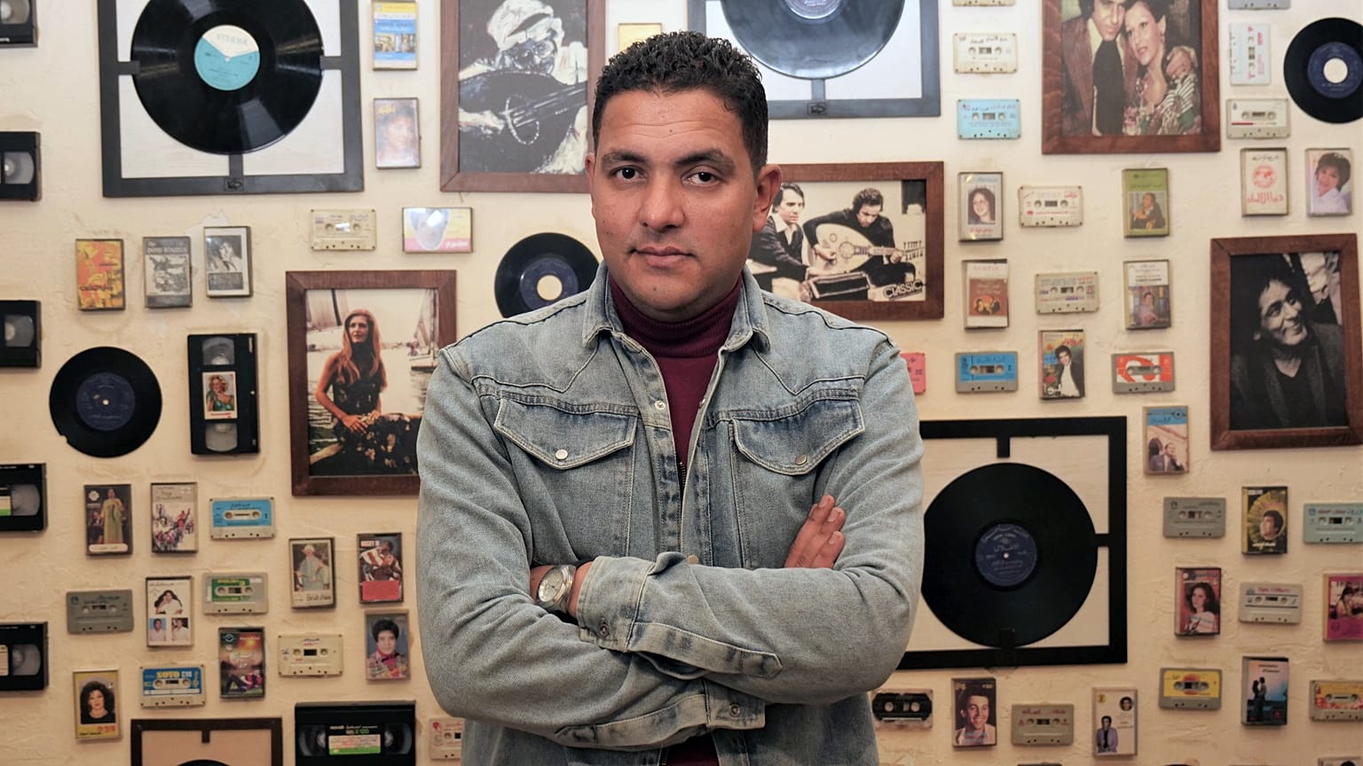 Maestro Mahmoud Waheed has formed a huge youth chorus in Cairo, Egypt