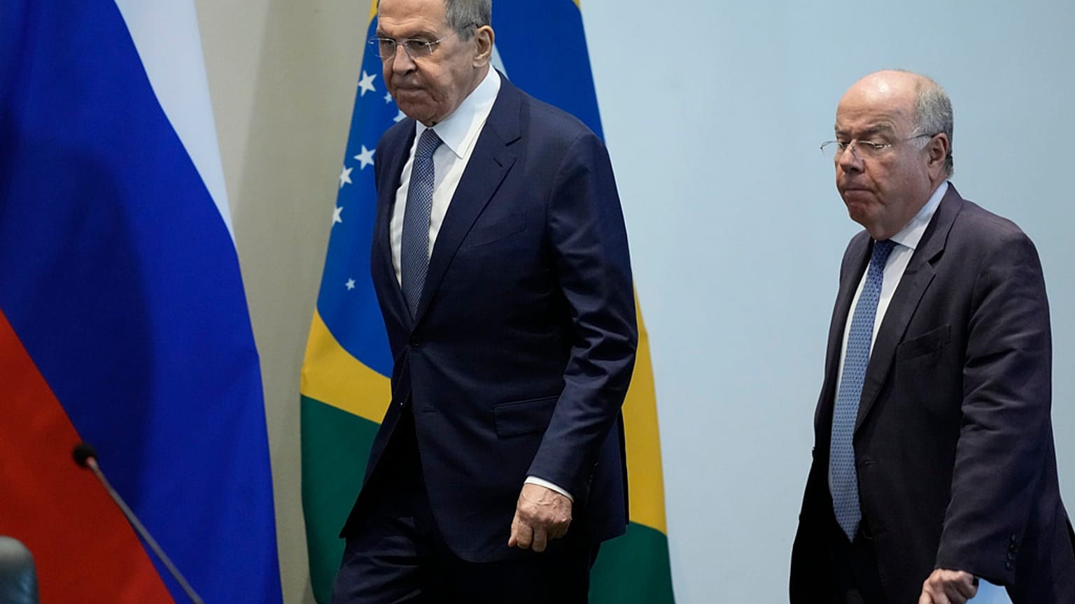 Die Außenminister Russlands und Brasiliens, Sergej Lawrow (l.) und Mauro Vieira im Itamaraty-Palast in Brasilia