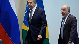 Die Außenminister Russlands und Brasiliens, Sergej Lawrow (l.) und Mauro Vieira im Itamaraty-Palast in Brasilia