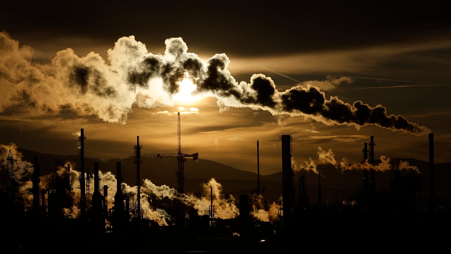 Emissão de gases na fábrica química em Chalempe, no leste de França