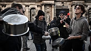 Demonstrators bang on pots and pans in front of the Loire-Atlantique prefecture in Nantes.