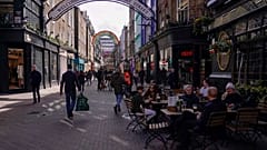A kép illusztráció (Carnaby Street, London)